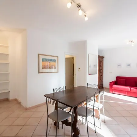 Апартаменты Joivy Sunny Family Flat With Private Garden & Parking Санта-Маргерита-Лигуре