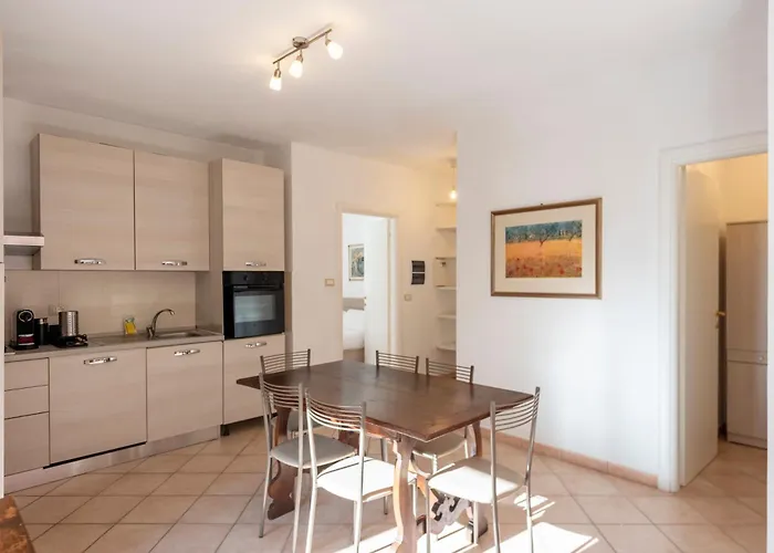 Joivy Sunny Family Flat With Private Garden & Parking *