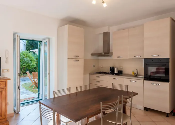 Joivy Sunny Family Flat With Private Garden & Parking Lejlighed