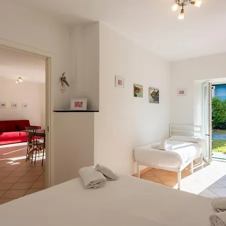 Joivy Sunny Family Flat With Private Garden & Parking Appartement