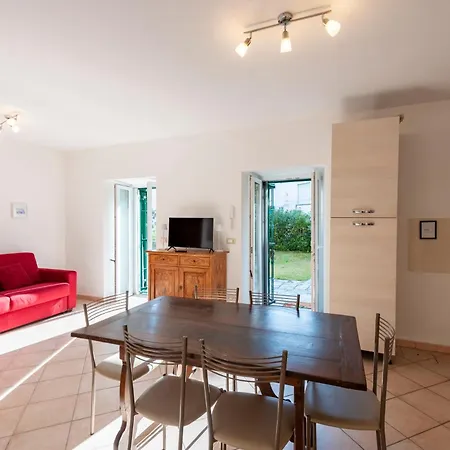 Joivy Sunny Family Flat With Private Garden & Parking Appartement