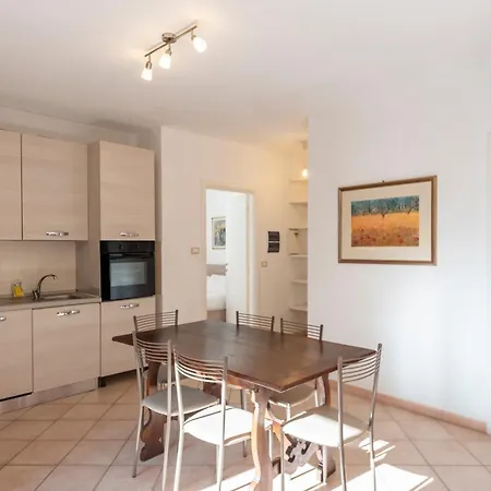 Joivy Sunny Family Flat With Private Garden & Parking *