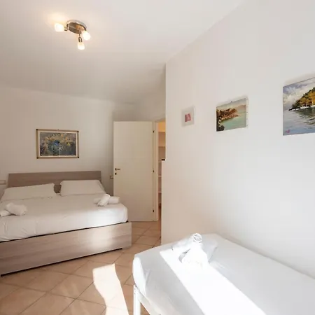 Joivy Sunny Family Flat With Private Garden & Parking Appartement *