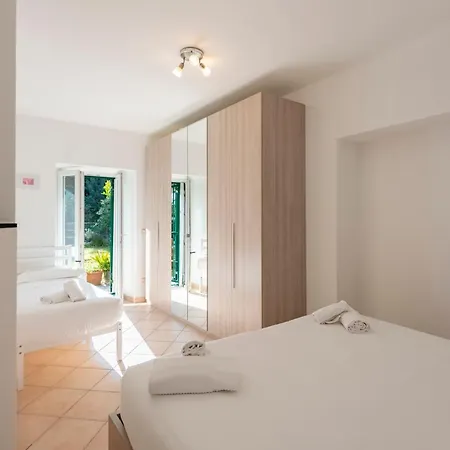 Apartment Joivy Sunny Family Flat With Private Garden & Parking *