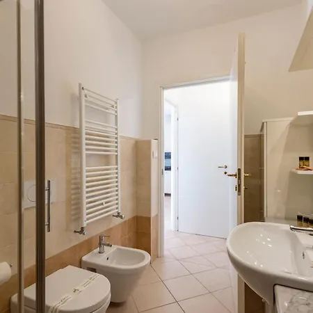 Joivy Sunny Family Flat With Private Garden & Parking *