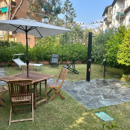 Joivy Sunny Family Flat With Private Garden & Parking Apartment *