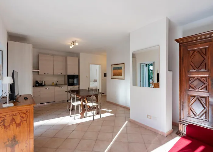 Joivy Sunny Family Flat With Private Garden & Parking 아파트 *