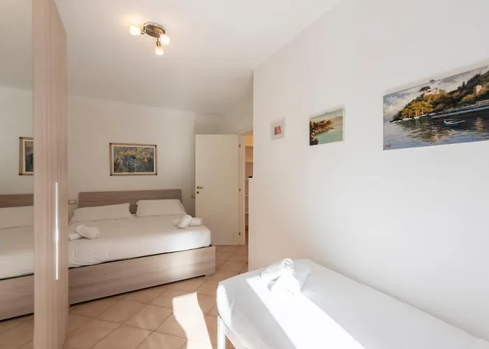 Joivy Sunny Family Flat With Private Garden & Parking 아파트 *